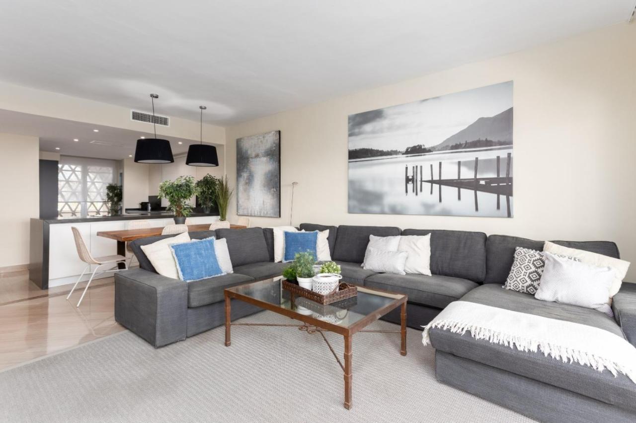 Homeforguest Front Line Beach Apartment In Hacienda Playa Marbellac Extérieur photo