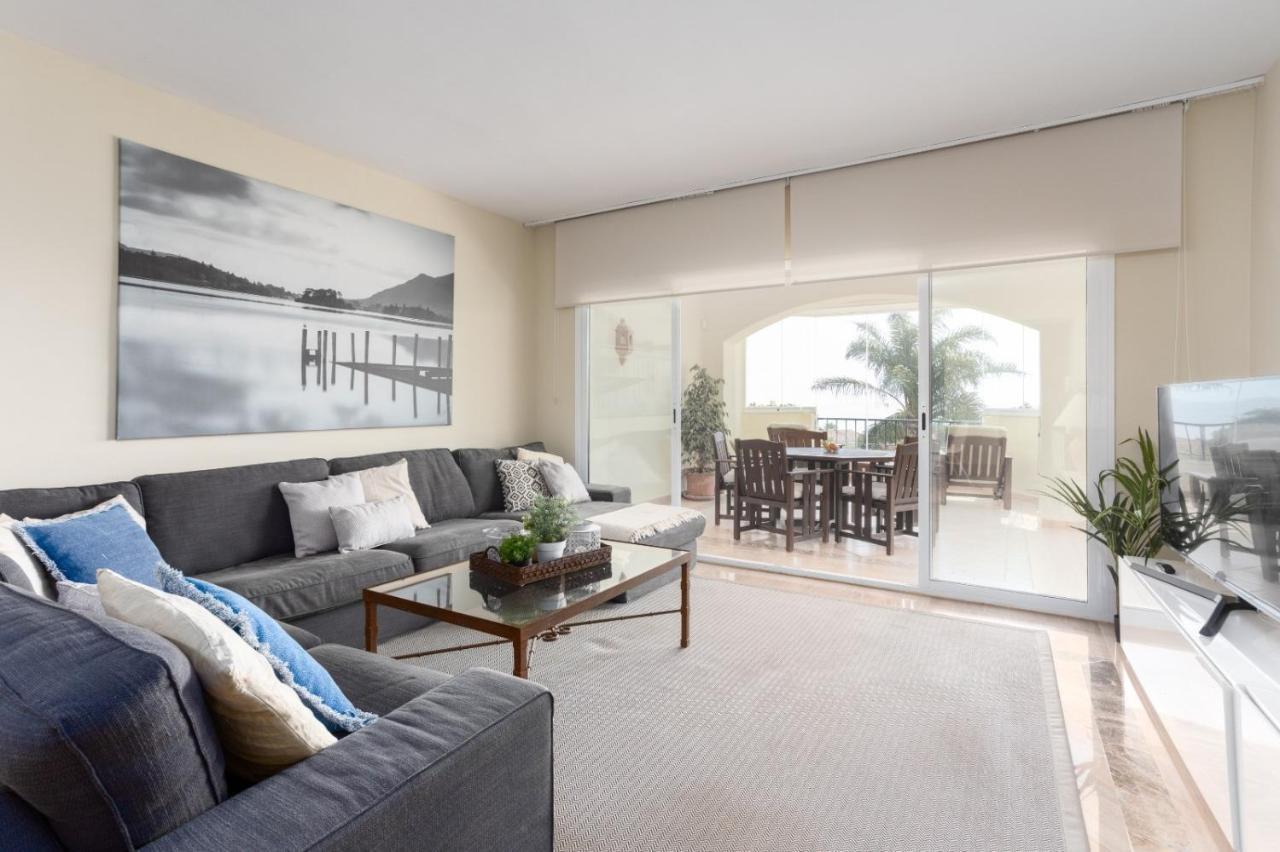 Homeforguest Front Line Beach Apartment In Hacienda Playa Marbellac Extérieur photo