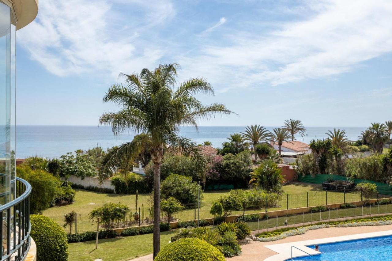 Homeforguest Front Line Beach Apartment In Hacienda Playa Marbellac Extérieur photo