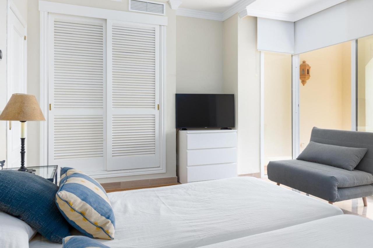 Homeforguest Front Line Beach Apartment In Hacienda Playa Marbellac Extérieur photo