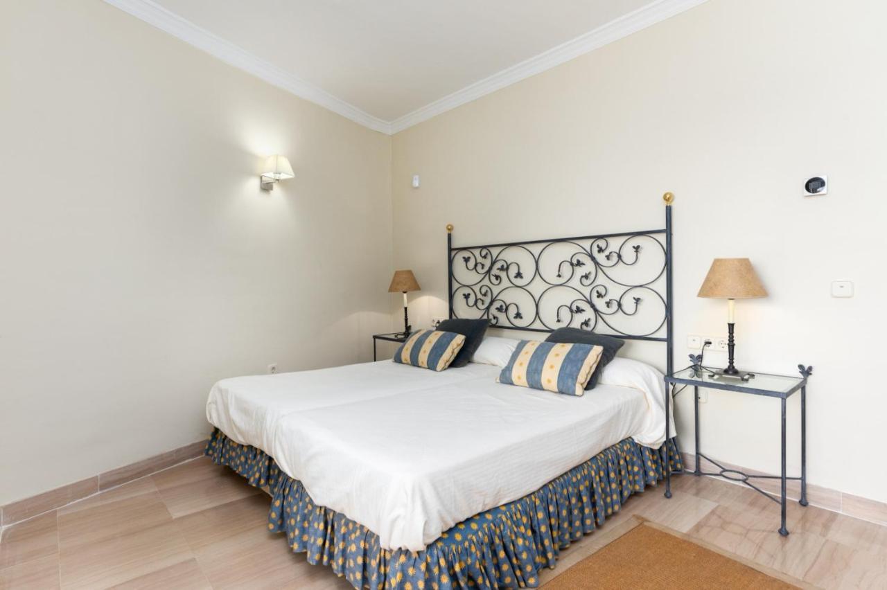 Homeforguest Front Line Beach Apartment In Hacienda Playa Marbellac Extérieur photo